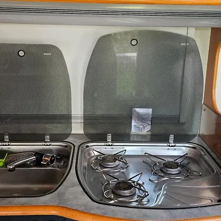 Campervan Romantic Getaway In Old Town *