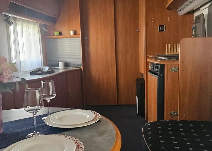 Campervan Romantic Getaway In Old Town Κάμπινγκ