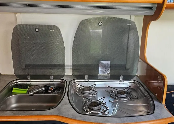 Campervan Romantic Getaway In Old Town *